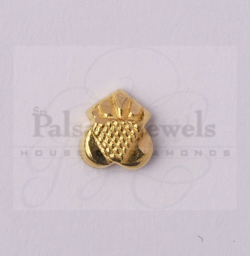 Pointed Design Center Gold Nose Pin