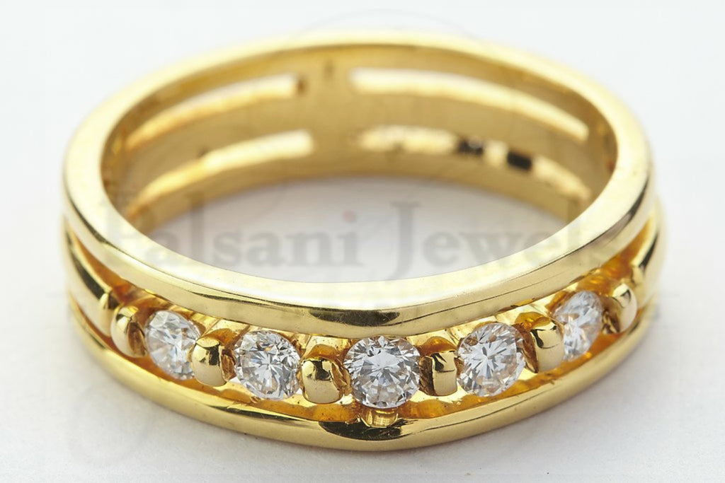 18K Enticing Single Line Diamond Ring