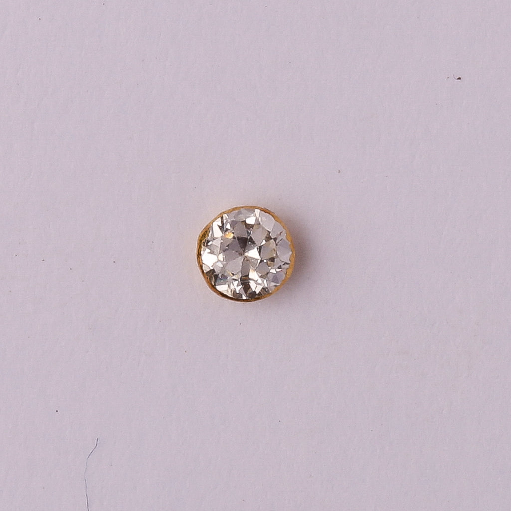 Pretty Round Gold Nose Pin