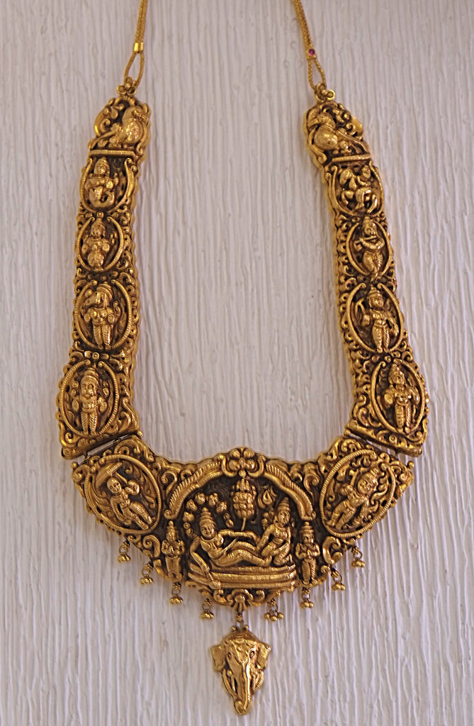 Das Avtaaram Nakshi Gold Necklace with Ganesha pendant