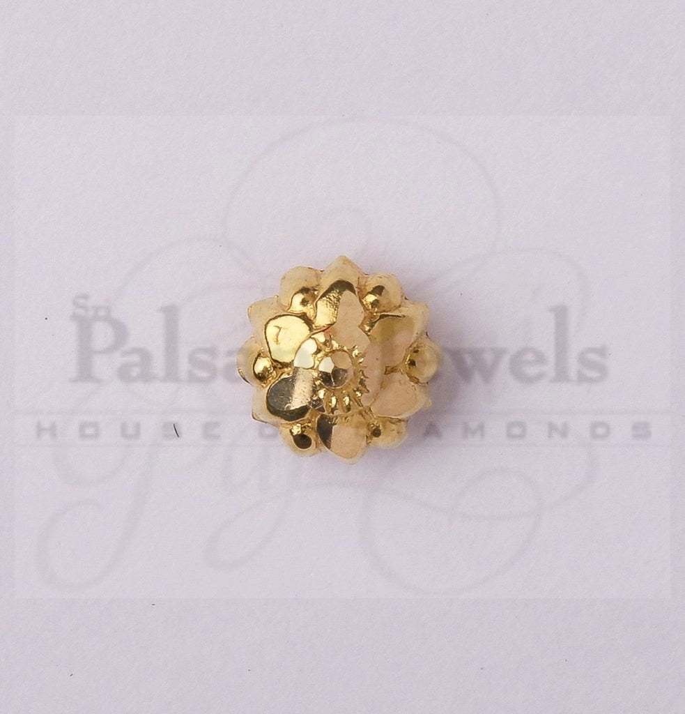 Floral Marvel Gold Nose Pin