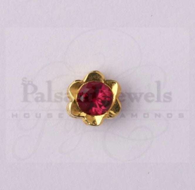Petty Flower Gold Nose Pin