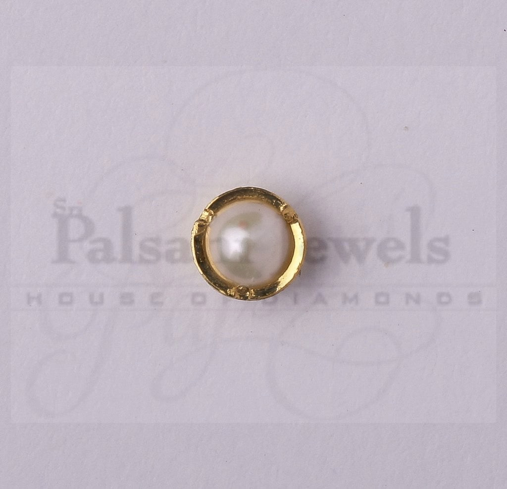White Pearl Center Gold Nose Pin